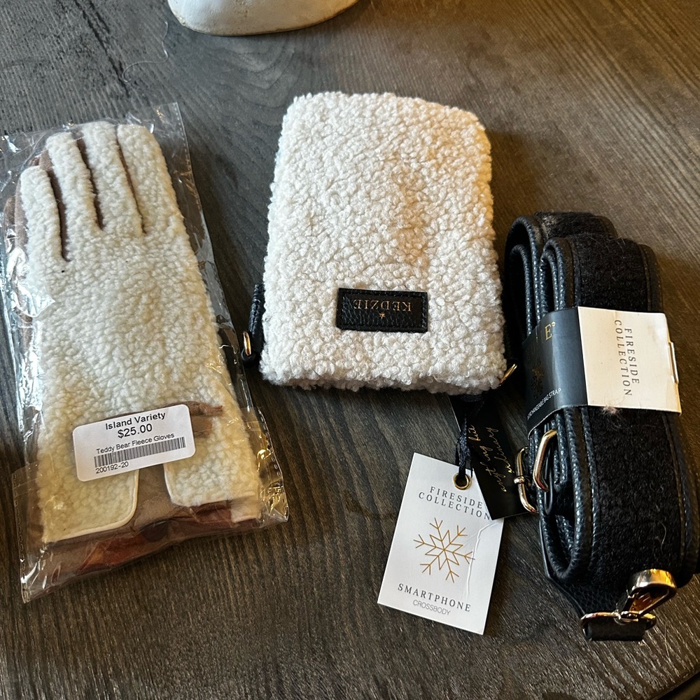 Kedzie bag teddy phone smartphone beige messenger NWT new gift gleives